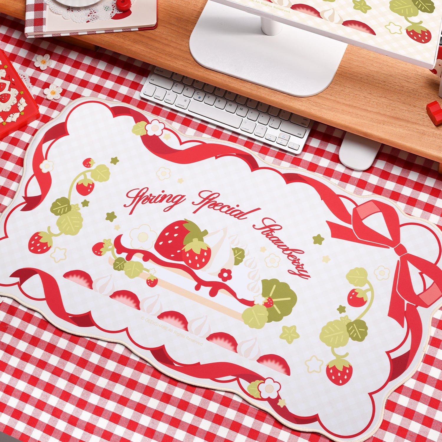 GeekShare Spring Strawberry Mousepads