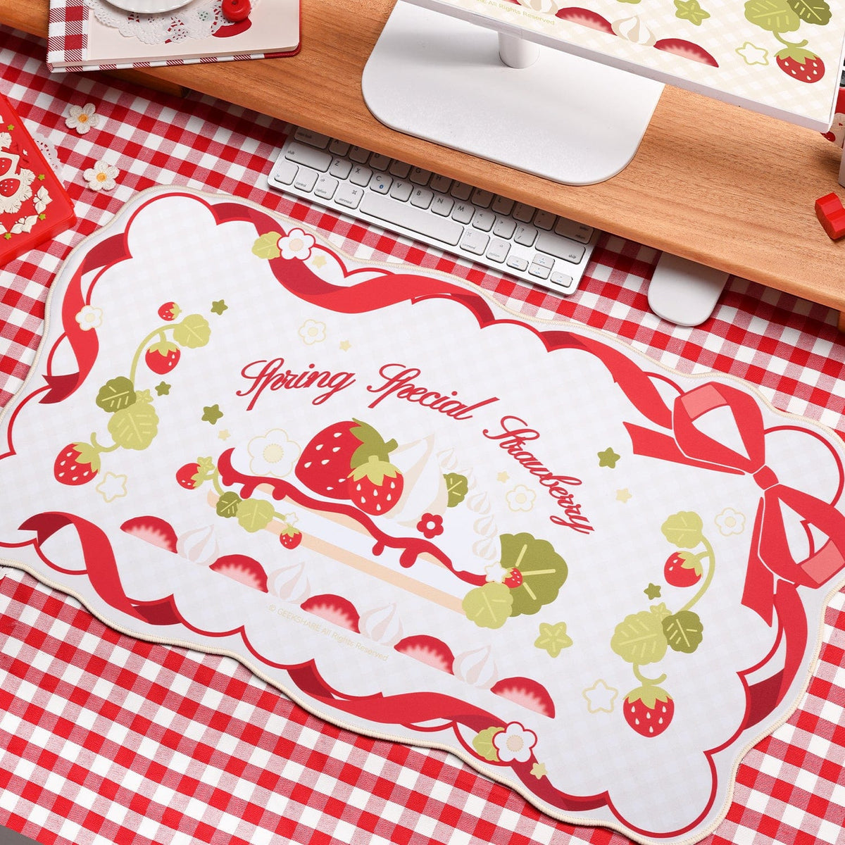 GeekShare Spring Strawberry Mousepads